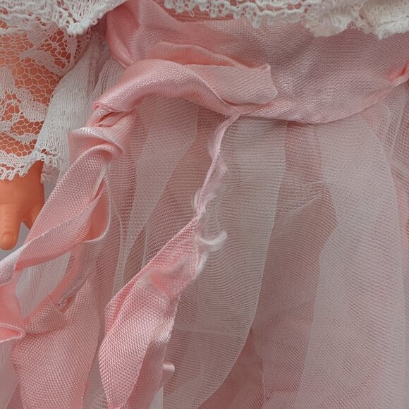 Vintage 1970-80's Regal Canada 18" Sleep Eye Doll Pink Dress Hat Lace Coquette - Picture 5 of 7